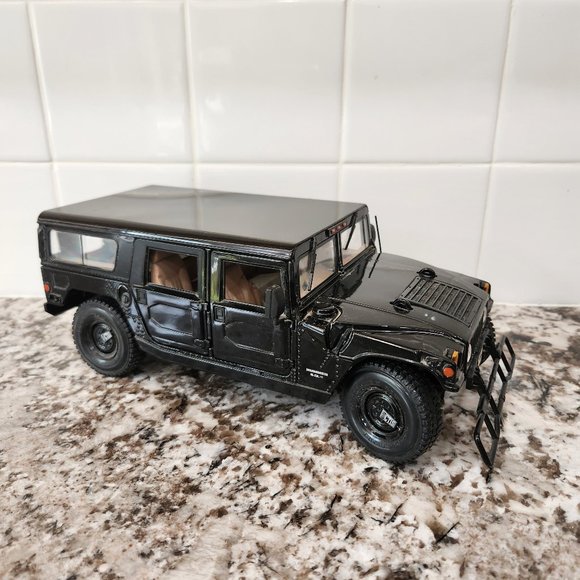 Hummer Model Car 1:18 scale black diecast metal - Picture 3 of 13